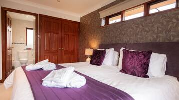 Executive Double or Twin Room, Hill View | Pillow-top beds, desk, blackout curtains, soundproofing