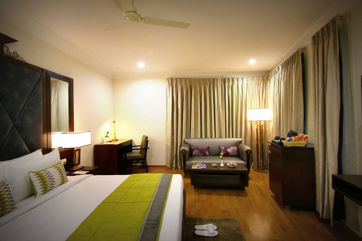 Premium bedding, minibar, in-room safe, desk