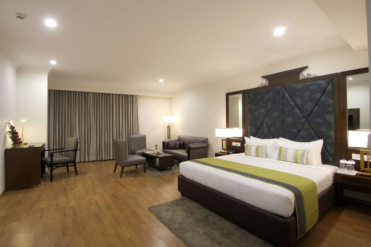 Premium bedding, minibar, in-room safe, desk