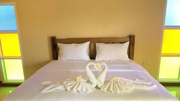 Superior Room, Pool View | Desk - Huansoontaree (Rayong)
