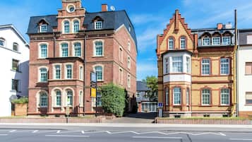 Fassade der Unterkunft – Abend/Nacht