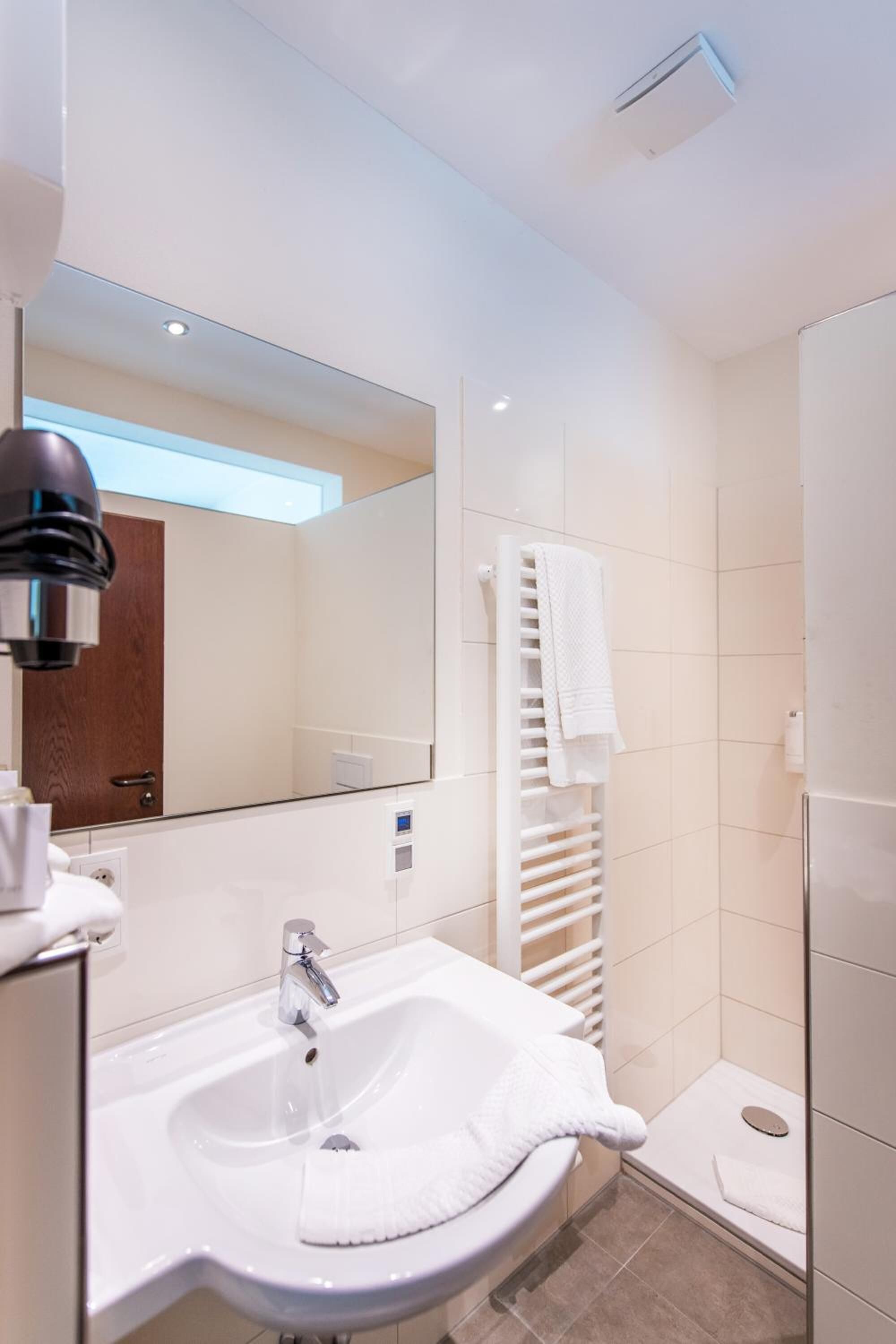 shower, free toiletries, hair dryer, towels