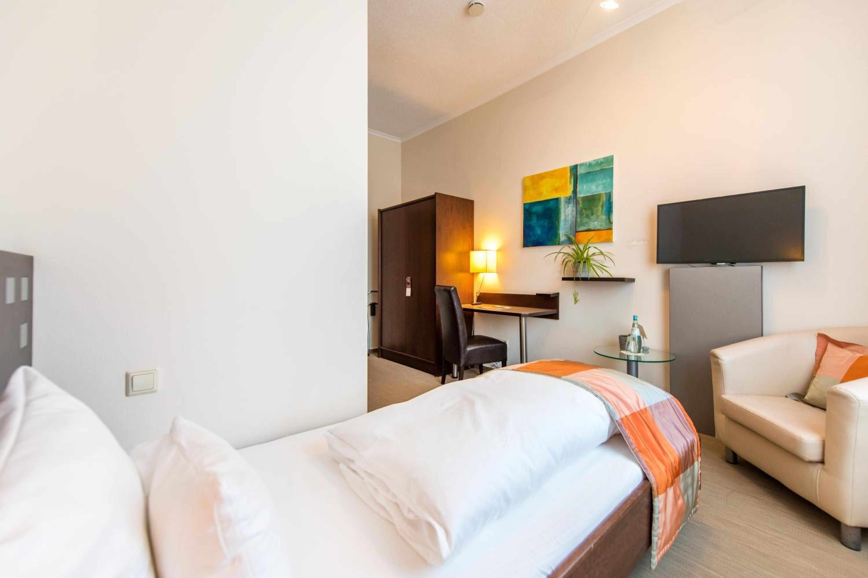 1 bedroom, in-room safe, desk, blackout curtains