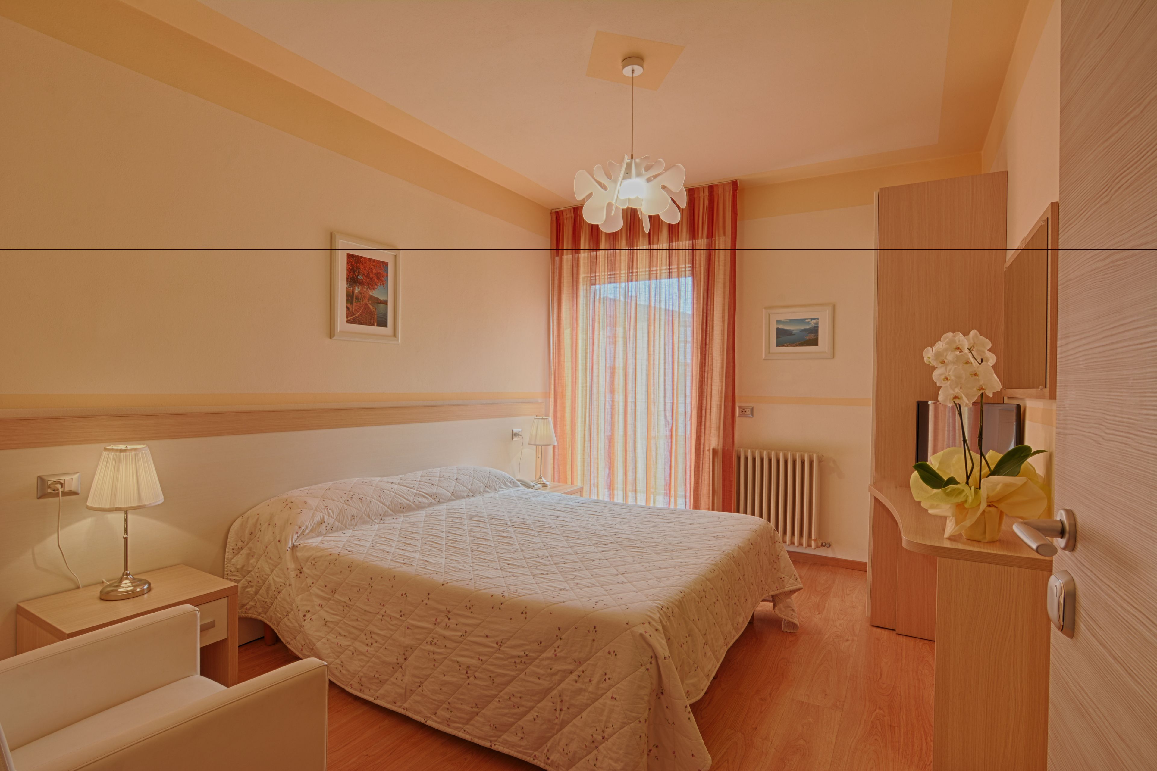 double room, balcony, lake view | minibar, in-room safe, desk, free wifi