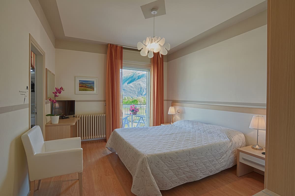 Camera doppia, balcone, vista lago | Vista lago