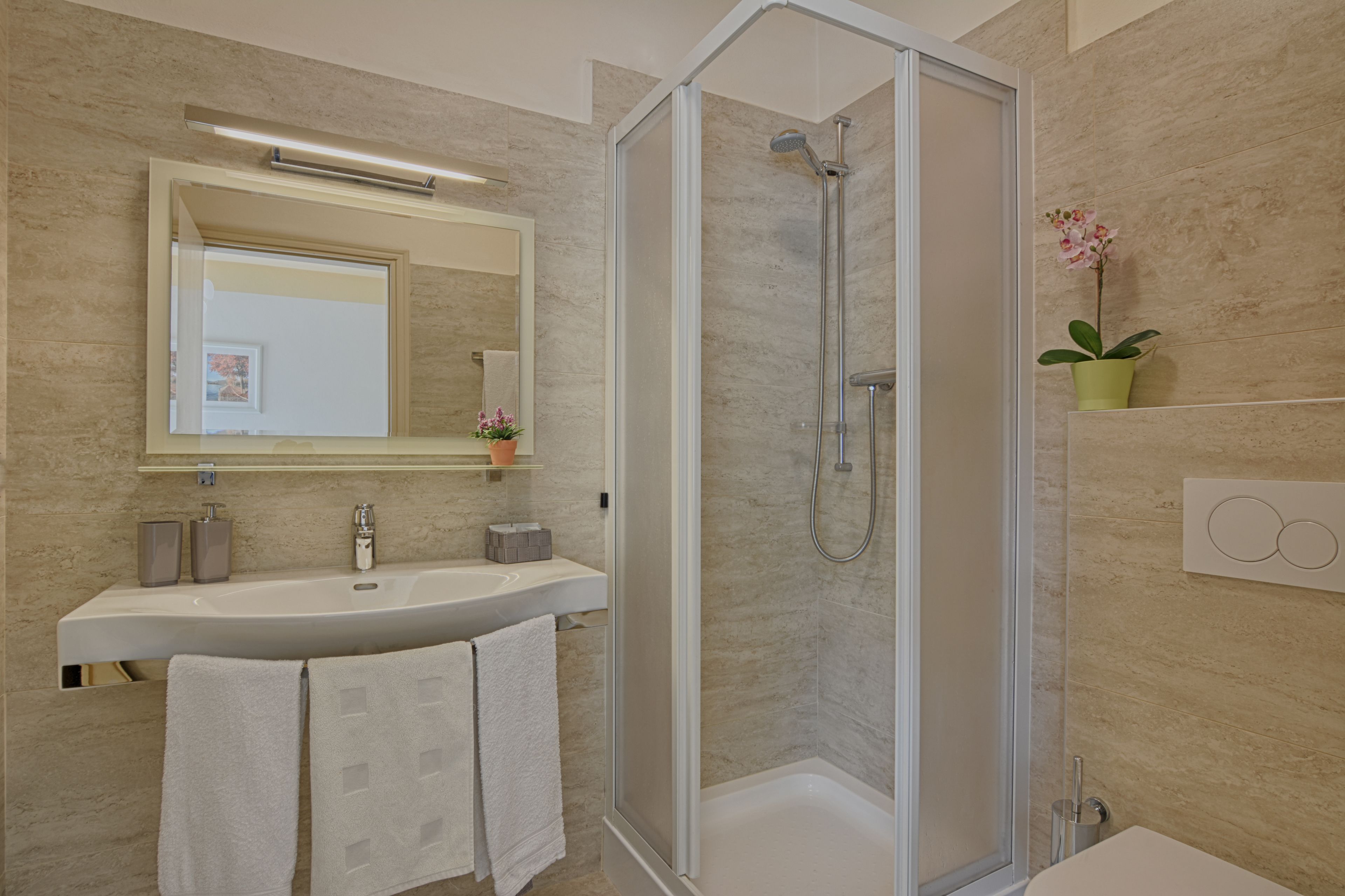 double room, balcony, lake view | bathroom | shower, free toiletries, towels