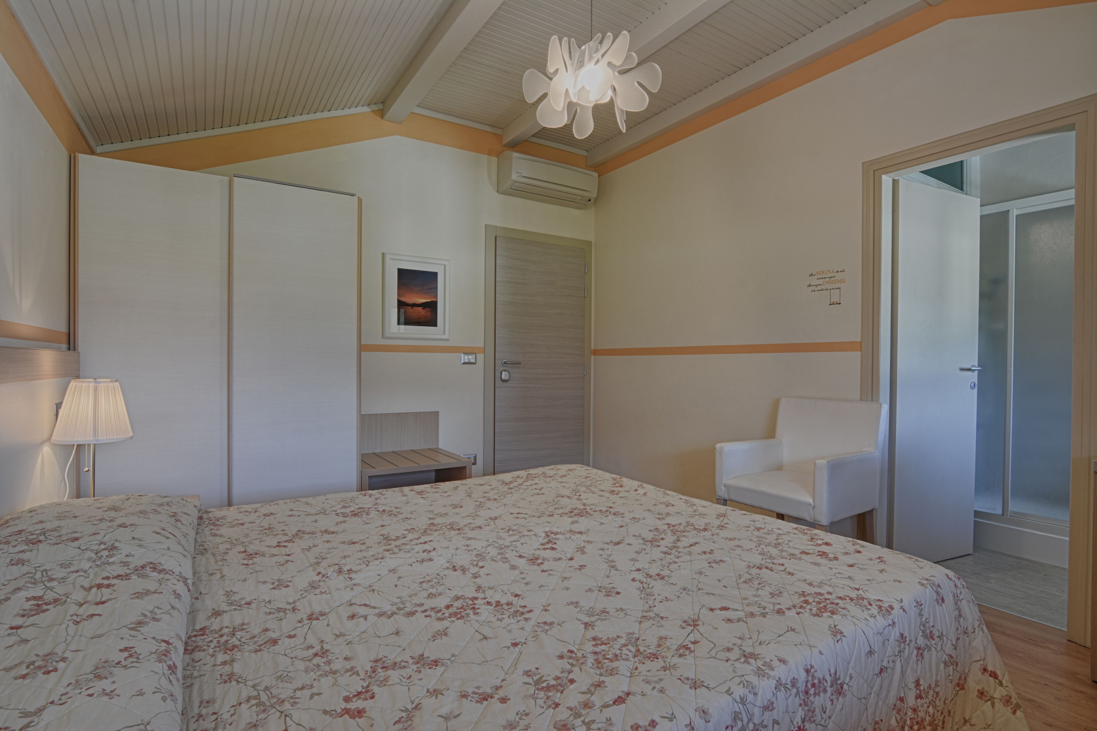 double room, lake view | minibar, in-room safe, desk, free wifi