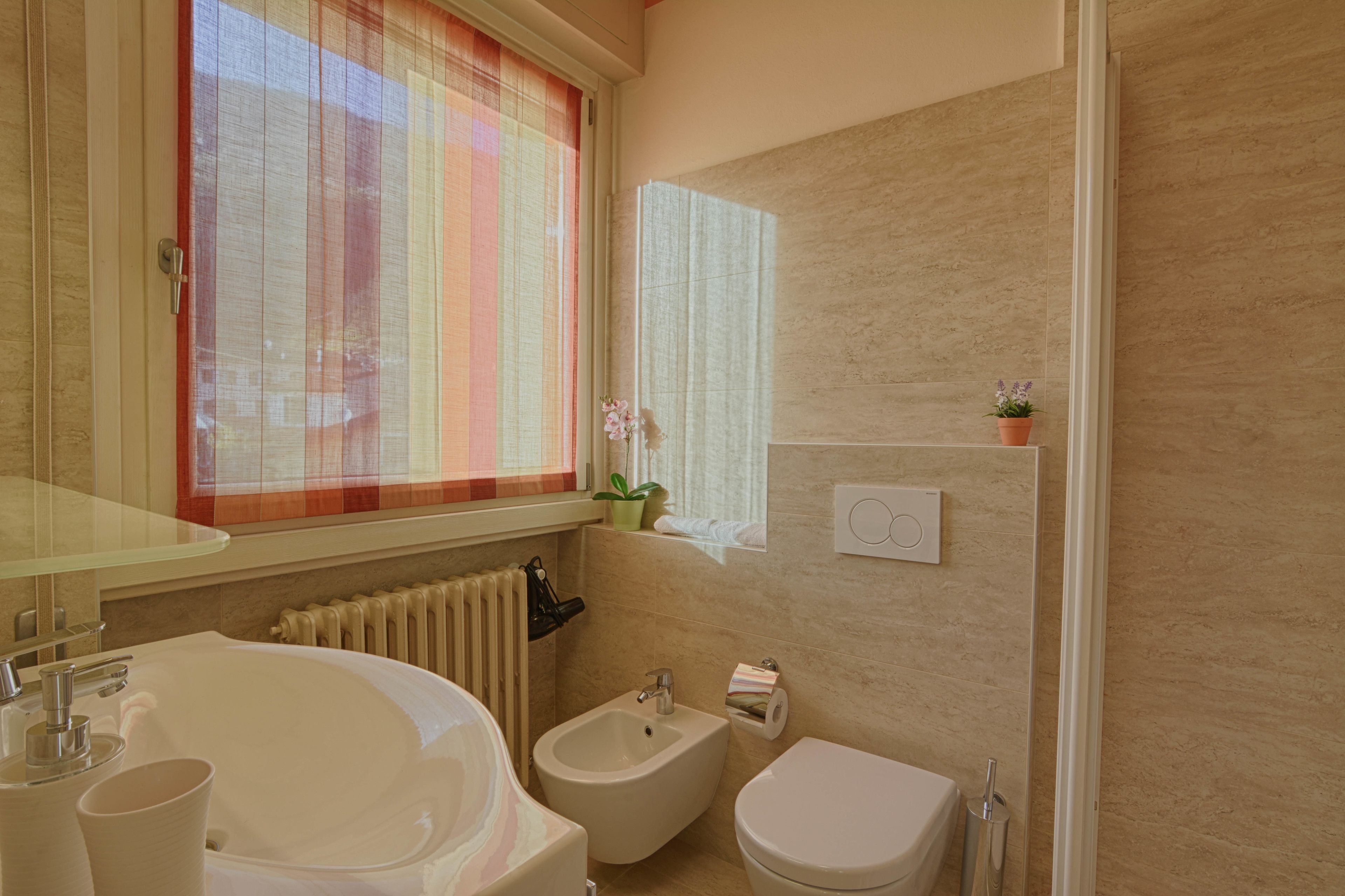 shower, free toiletries, towels