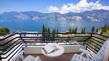 Chambre Deluxe Double ou avec lits jumeaux, balcon, vue lac | Vue depuis lâhĂ©bergement