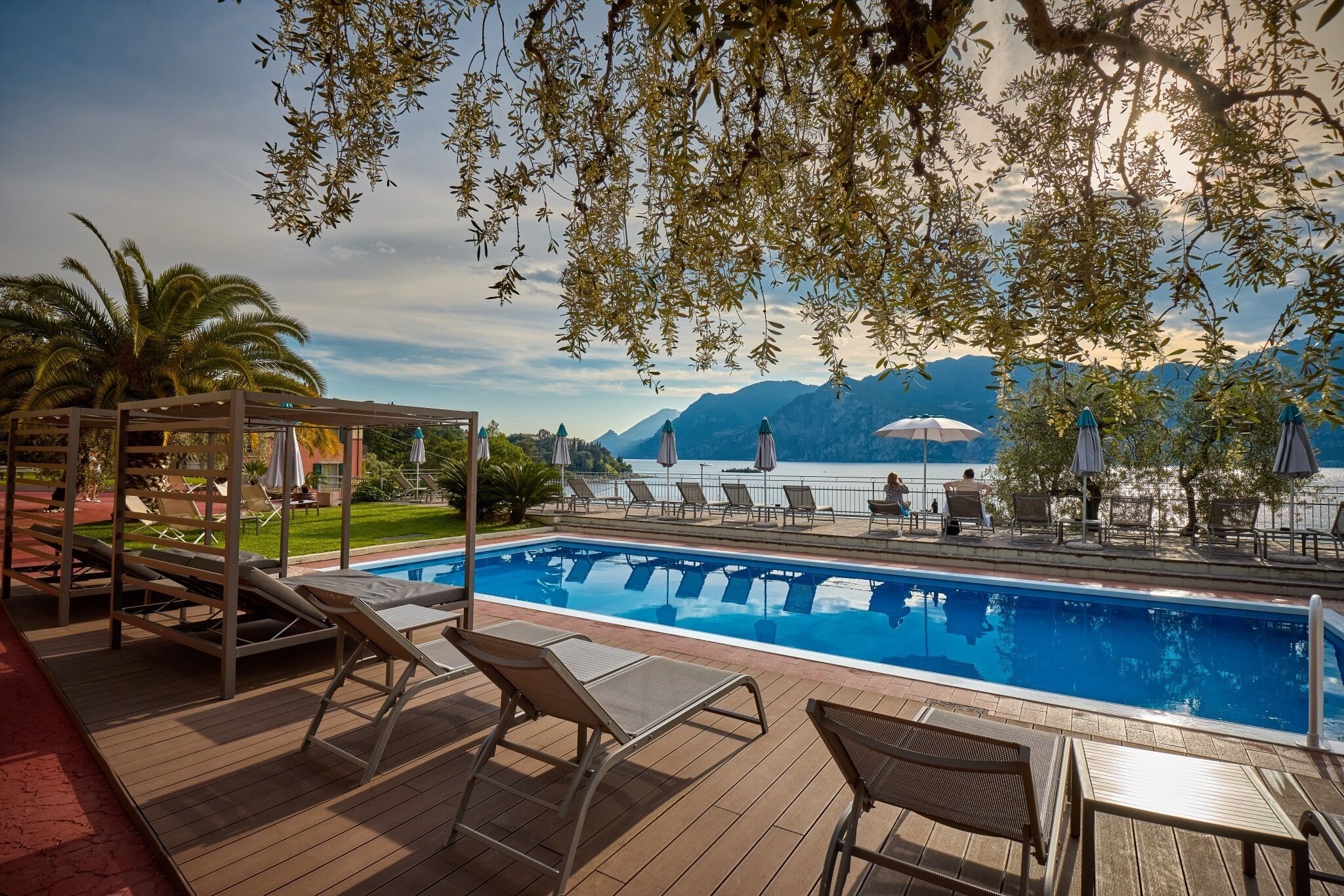 Seasonal outdoor pool, pool umbrellas, sun loungers