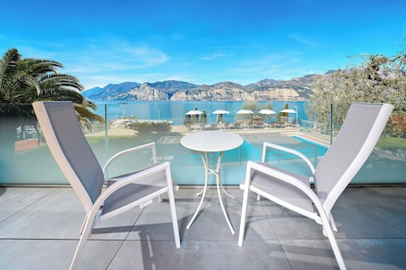 Habitación básica con 1 cama doble o 2 individuales | Ropa de cama de alta calidad, caja fuerte, decoración individual. Hotel Capri