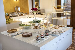 Desayuno buffet incluido todos los días 