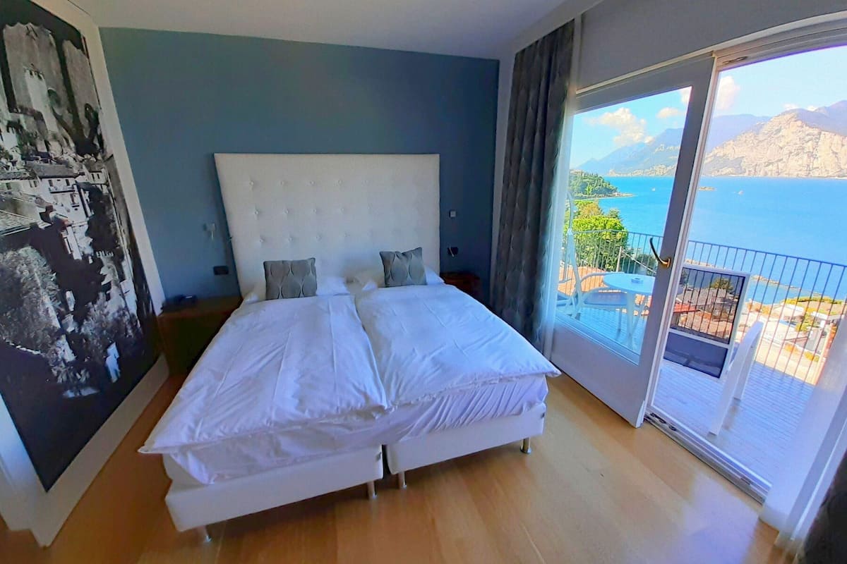 junior suite lago | premium bedding, in-room safe, individually decorated