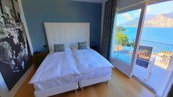 Premium bedding, in-room safe, individually decorated