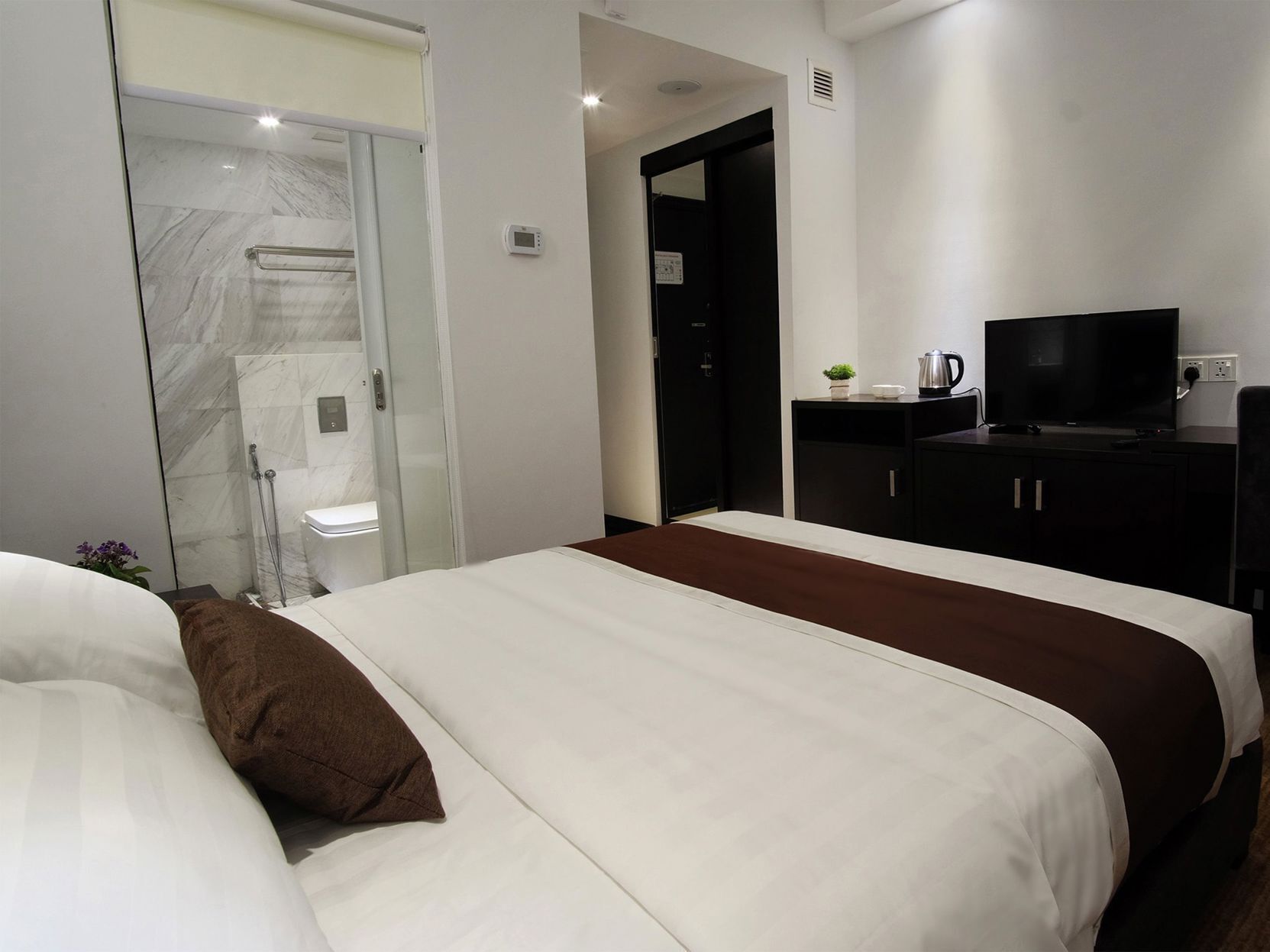 In-room safe, free WiFi, bed sheets