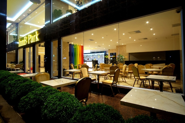 Daily cooked-to-order breakfast (MYR 25 per person) - InnB Park Hotel (Kuala Lumpur)