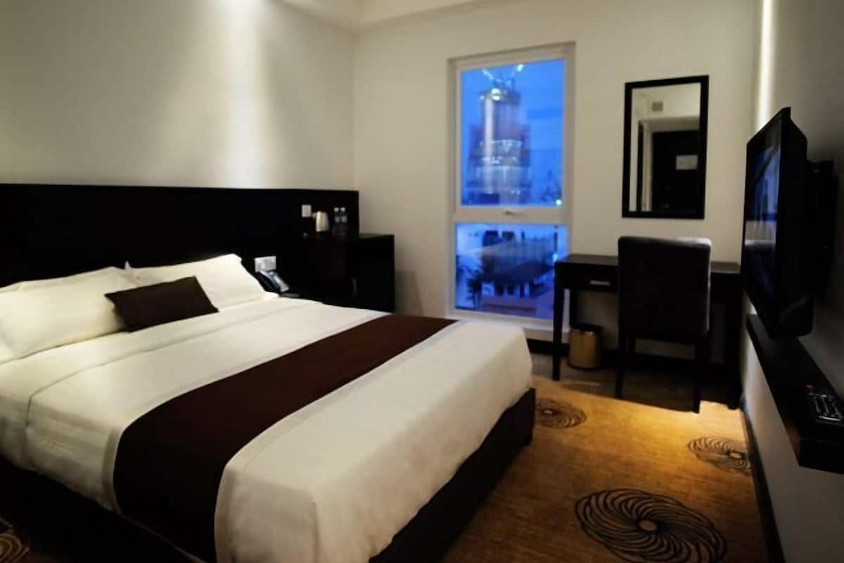 Cofres nos quartos, Wi-Fi de cortesia, roupa de cama