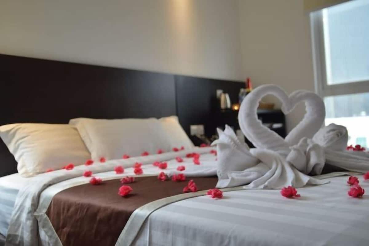 Cofres nos quartos, Wi-Fi de cortesia, roupa de cama