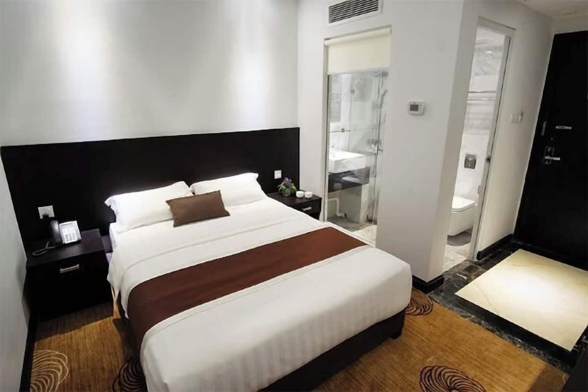 Cofres nos quartos, Wi-Fi de cortesia, roupa de cama