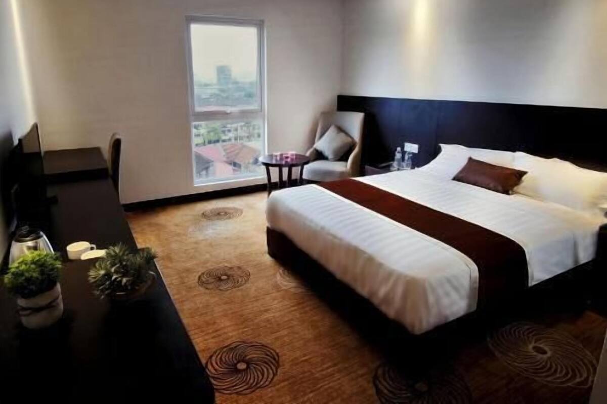 Safe på rommet, wi-fi (inkludert) og sengetøy