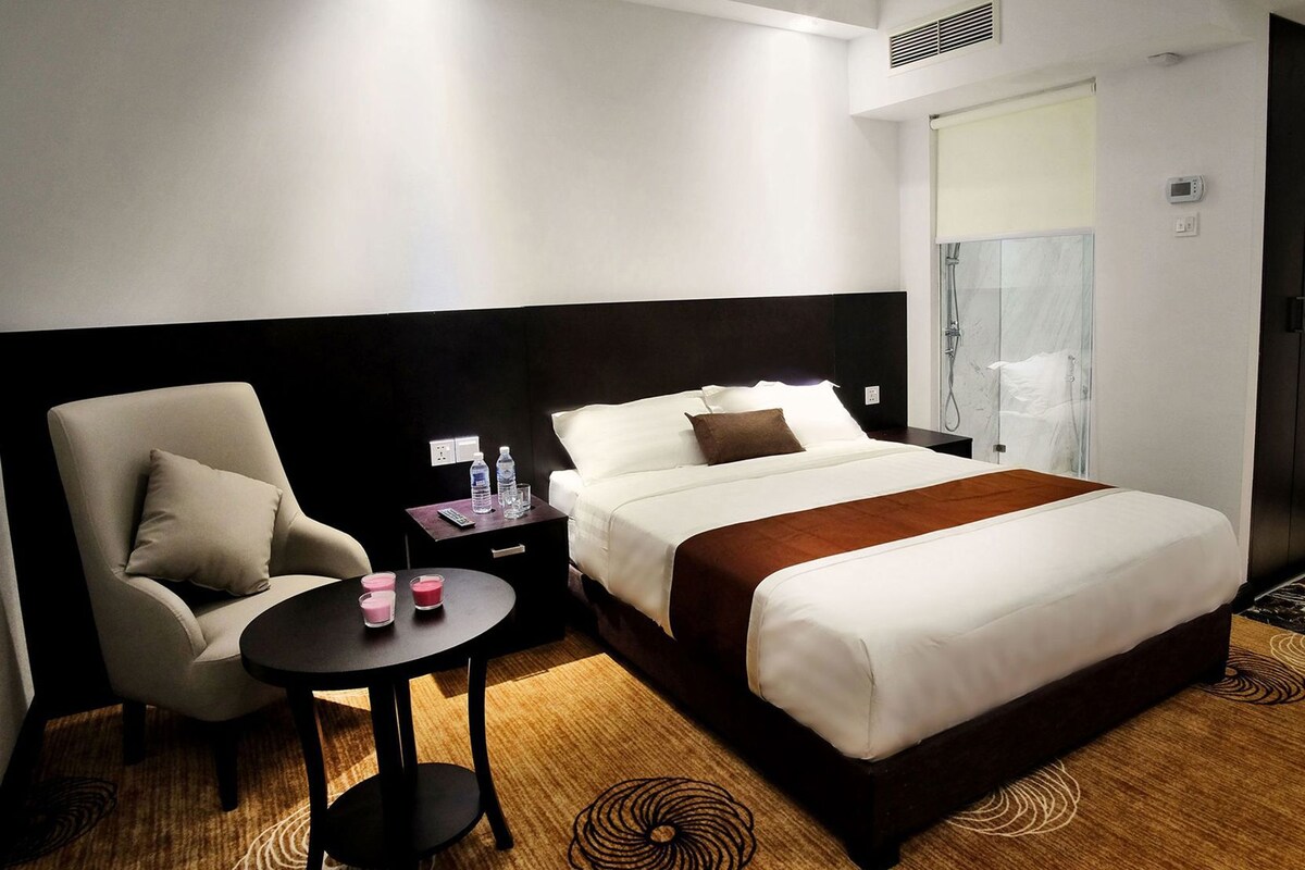 Deluxe Queen Room