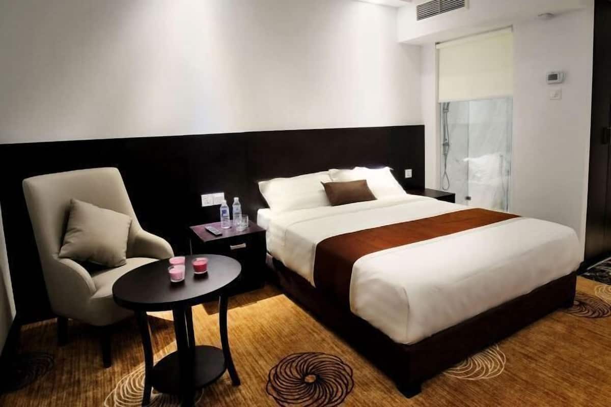 Cofres nos quartos, Wi-Fi de cortesia, roupa de cama