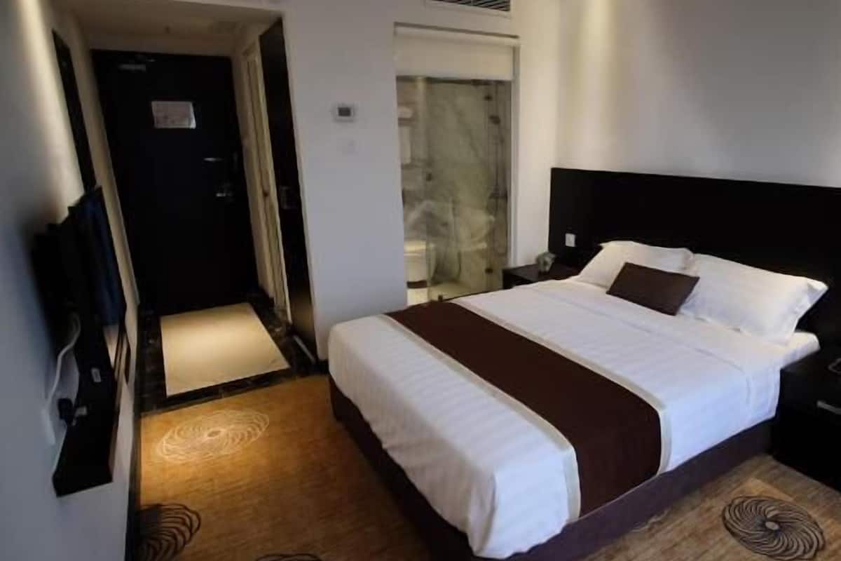 Safe på rommet, wi-fi (inkludert) og sengetøy