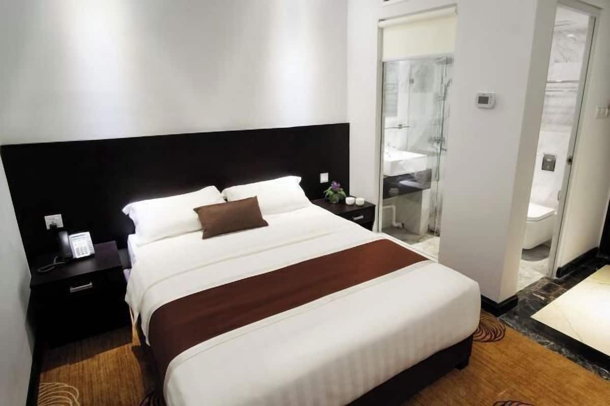 Cofres nos quartos, Wi-Fi de cortesia, roupa de cama
