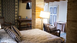 A cozy bedroom with a bed, a desk, and a chair. - Palazzo Romani Adami (Fermo)