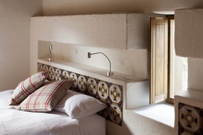 Chambre triple supérieure, salle de bain attenante (El Plataner)