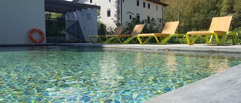 Superior trippelrum - eget badrum (El Plataner) | Utomhuspool | Utomhuspool och solstolar