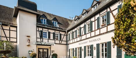 Vista frontal de la propiedad