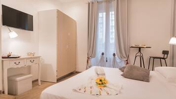 Classic Room, 1 Bedroom (S7) | Meja, kalis bunyi, Wi-fi percuma