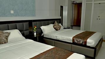 Twin Room | Premium bedding, in-room safe, desk, blackout drapes