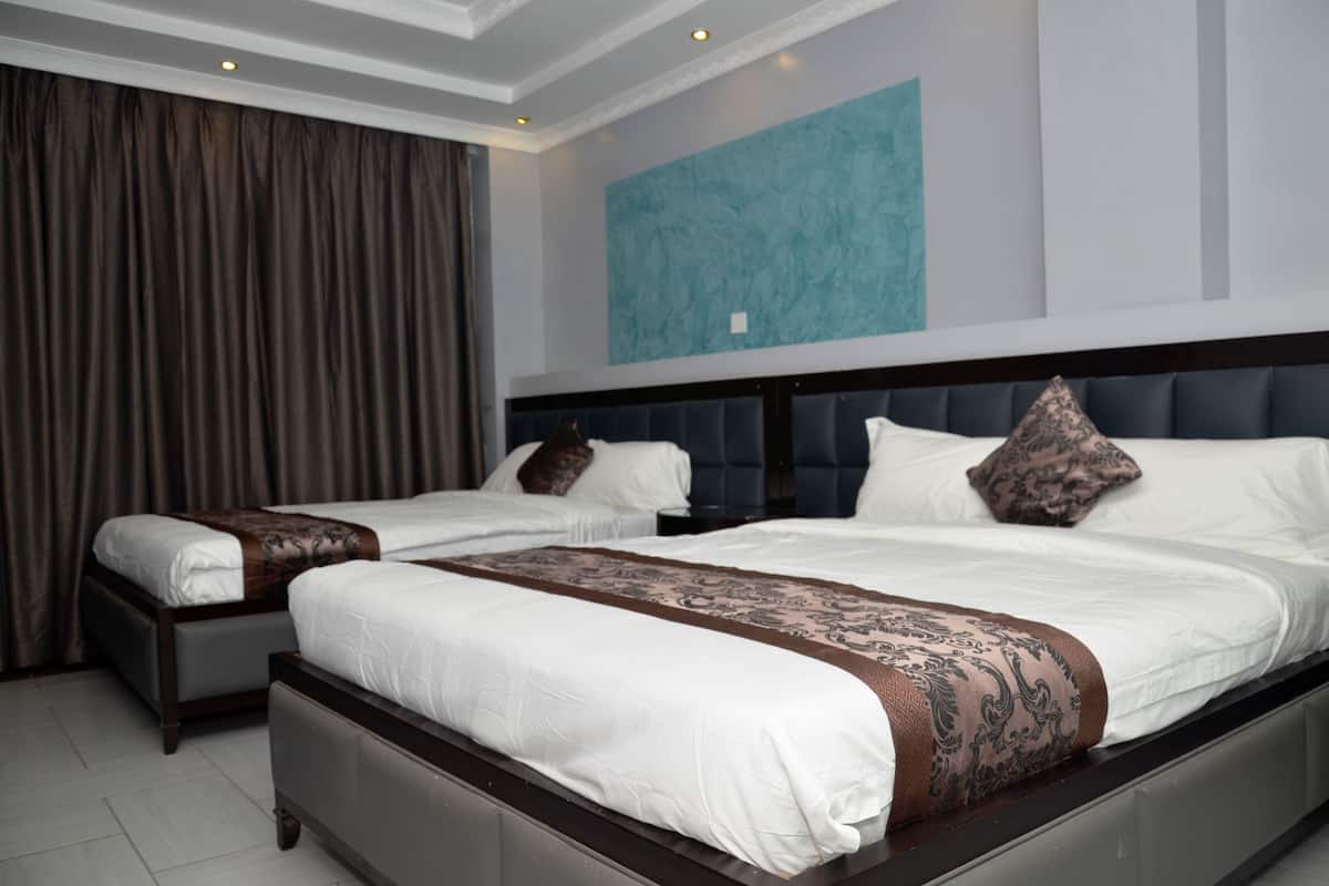 Twin Room | Premium bedding, in-room safe, desk, blackout drapes