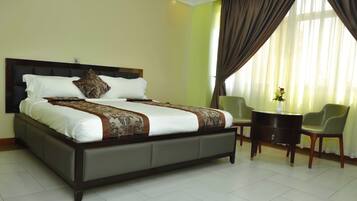 Premium bedding, in-room safe, desk, blackout drapes