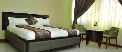 Roba de llit d'alta qualitat, caixa forta a l'habitació i escriptori