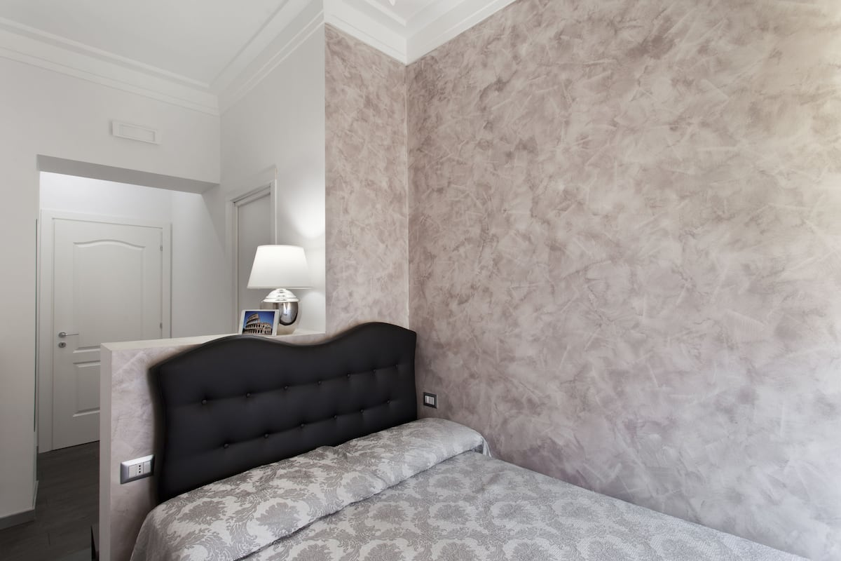 Premium bedding, minibar, desk, blackout curtains