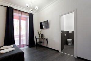 豪華雙人房, 1 張加大雙人床, 非吸煙房 | 高級寢具、迷你吧、書桌、遮光布/窗簾