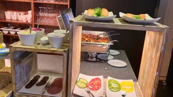 Daily buffet breakfast (NOK 150 per person)