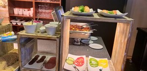 Dagelijks ontbijtbuffet (NOK 150 per persoon)