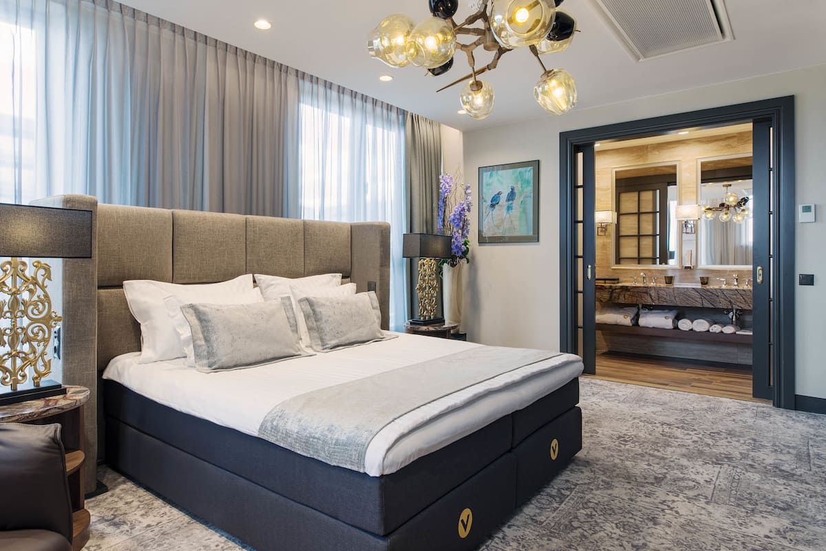Suite | Minibar, in-room safe, desk, soundproofing