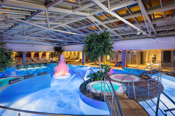 Sauna, hot tub, steam room, Turkish bath, body treatments, hydrotherapy
