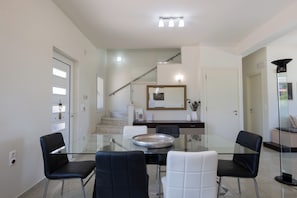 Lyxvilla - 3 sovrum - privat pool | Vardagsrum | Plasma-tv