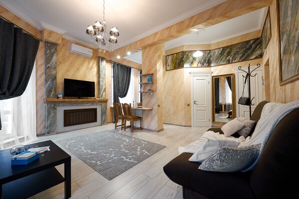 Superior Apartment | Living room | 40-inch flat-screen TV with cable channels, TV - PaulMarie Apartments in Gomel (Gomel)