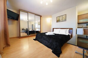 Apartment on Parizhskaya Kommuna 19 | Premium bedding, individually furnished, iron/ironing board, free WiFi - PaulMarie Apartments in Gomel (Gomel)