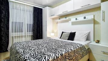 Apartment on Kozhara Street | Bộ đồ giường cao cấp, trang bị nội thất với thiết kế riêng biệt