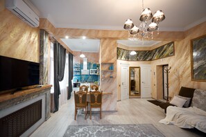 Superior Apartment | Premium bedding, individually furnished, iron/ironing board, free WiFi - PaulMarie Apartments in Gomel (Gomel)