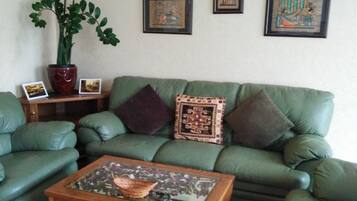 PaulMarie Apartments on Kyrova | Premium bedding, iron/ironing board, free WiFi, bed sheets