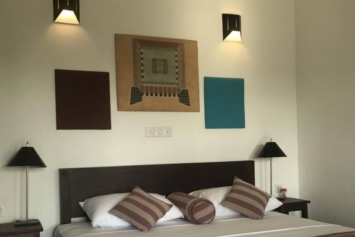Chambre Deluxe, vue jardin | Coffres-forts dans les chambres, bureau, fer et planche à repasser